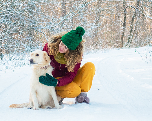 Frau - Hund - Schnee